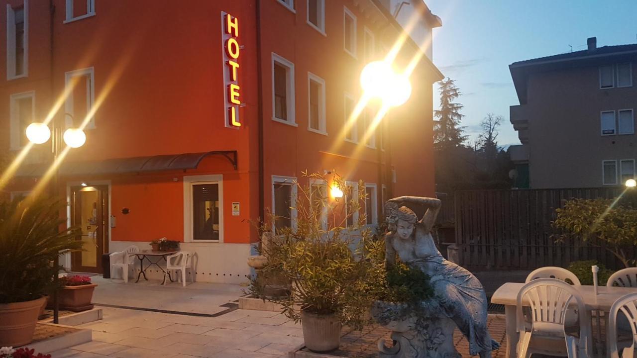 Hotel Siros ヴェローナ エクステリア 写真