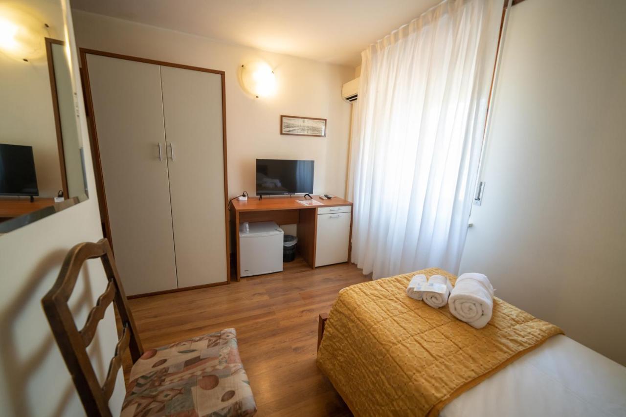 Hotel Siros ヴェローナ エクステリア 写真